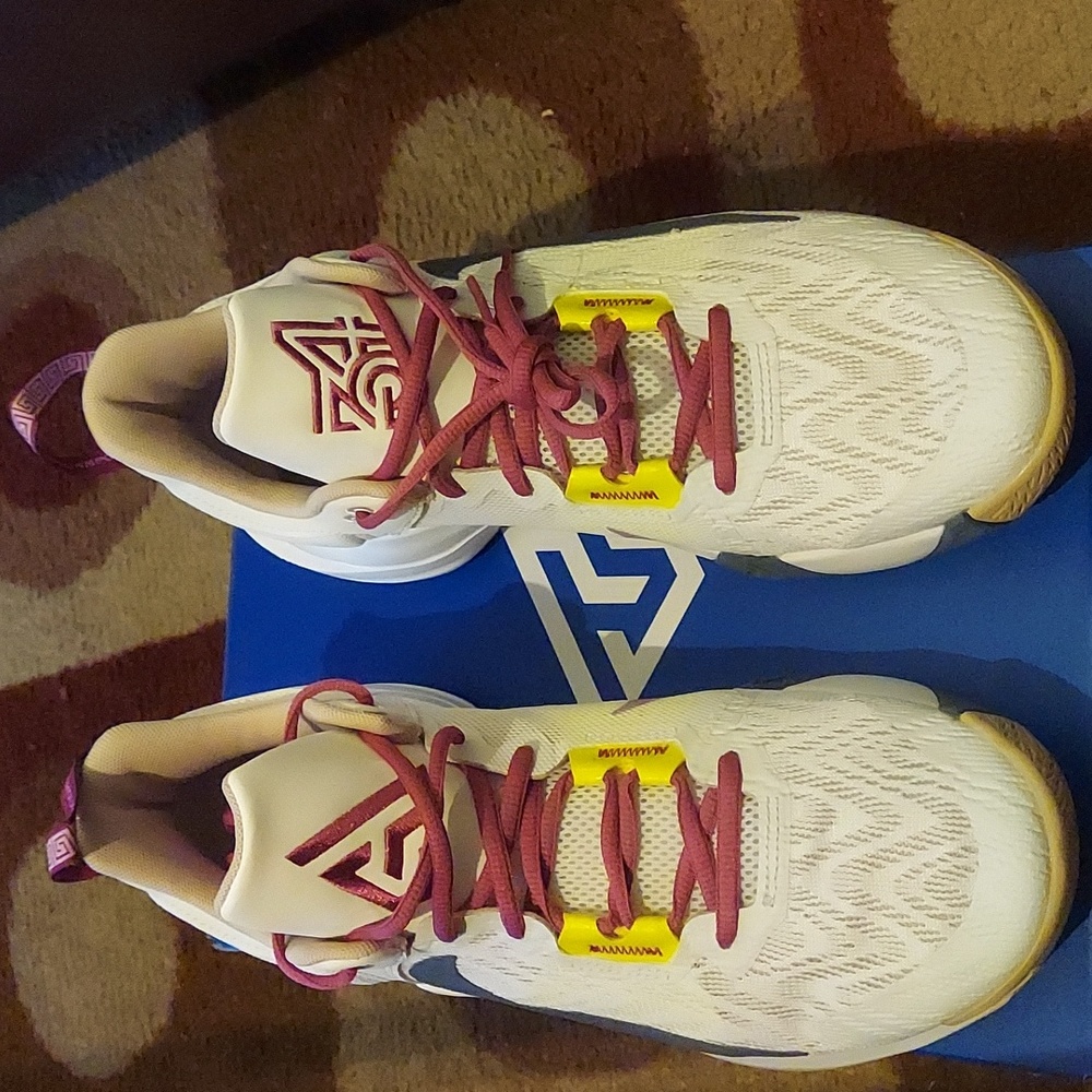 Men's size 11 Nike shoes